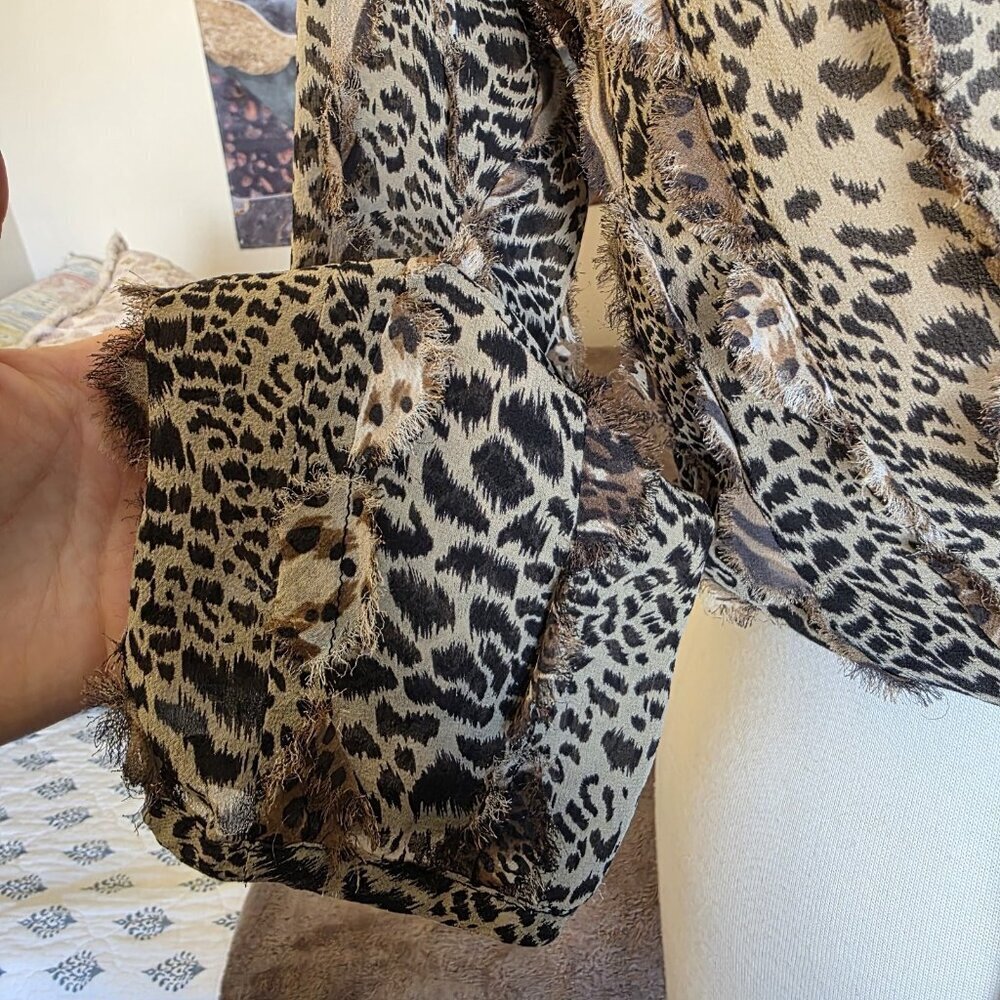 Chico's 100% Silk Leopard Print Blouse - Tie Front Mob Wife Crop Top - 0 - Picture 11 of 14